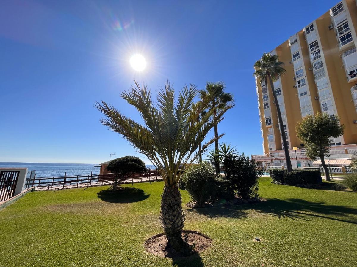 Studio On The Beach Front Apartamento Málaga Exterior foto